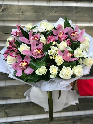 Букет цветов из: Розы и Хризантемы в Чебургольской