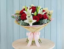 Букет цветов из:  Лилии и Розы в Чебургольской