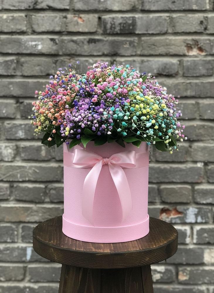 Цветочная композиция из Гипсофила и Розы в шляпной коробке в Чебургольской