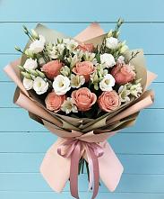 Букет цветов из:  Розы, Альстромерии и Лизиантусы #REPLACE_PRED# Чебургольской