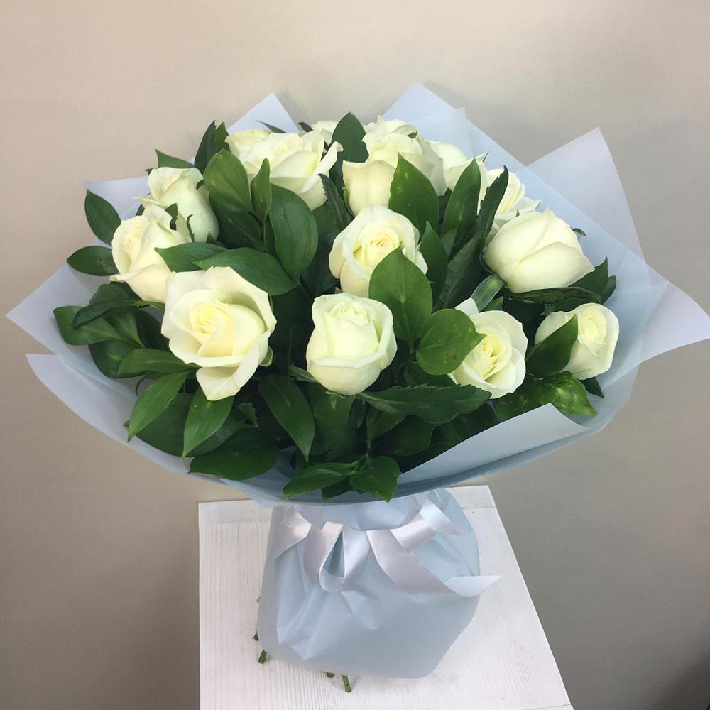 Букет 15 Белых роз Проуд в Чебургольской