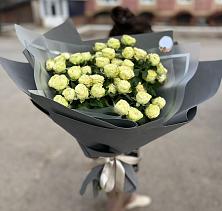 Букет Белые кустовые розы Солинеро в Чебургольской