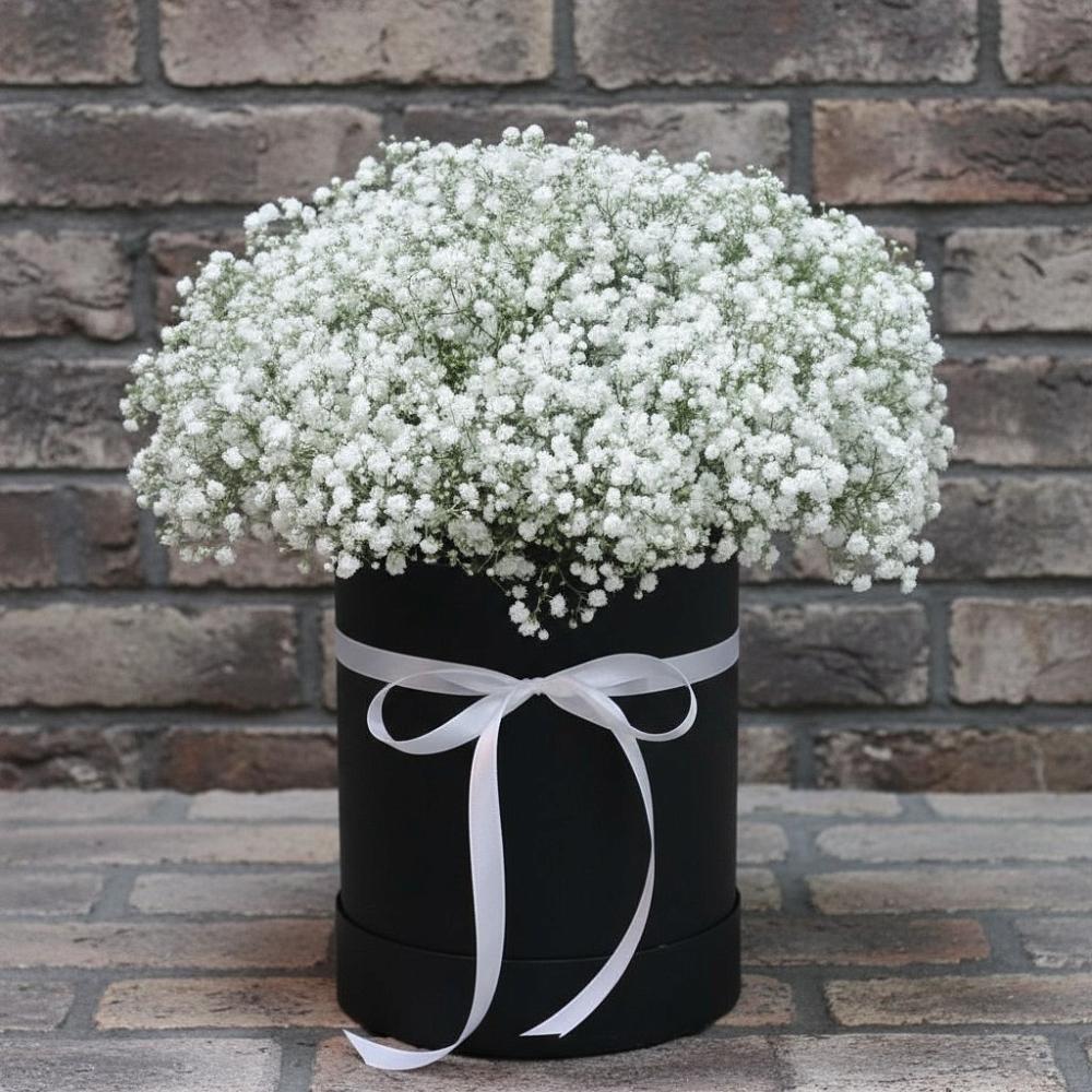 Цветочная композиция из Гипсофила в шляпной коробке в Чебургольской