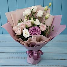 Букет цветов из:  Розы и Лизиантусы в Чебургольской