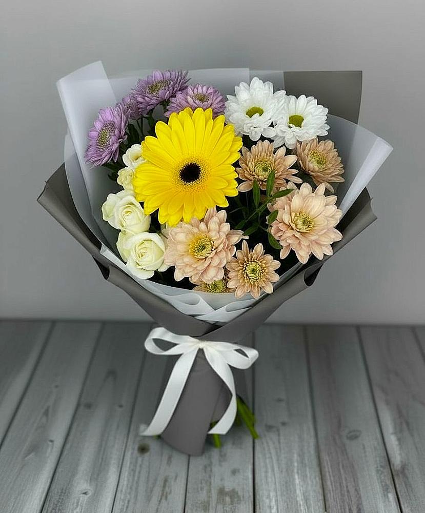 Букет цветов из: Розы, Герберы и Хризантемы в Чебургольской