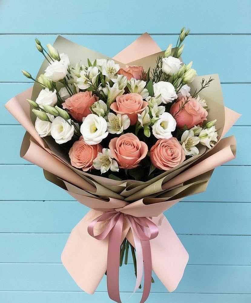 Букет цветов из: Розы, Альстромерии и Лизиантусы в Чебургольской