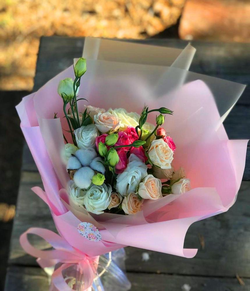 Букет цветов из: Розы и Лизиантусы в Чебургольской