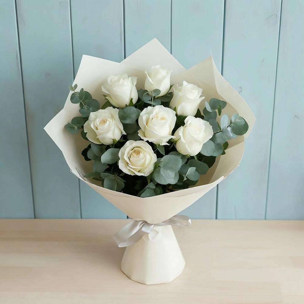 Букет Белые розы в Эвкалипте в Чебургольской