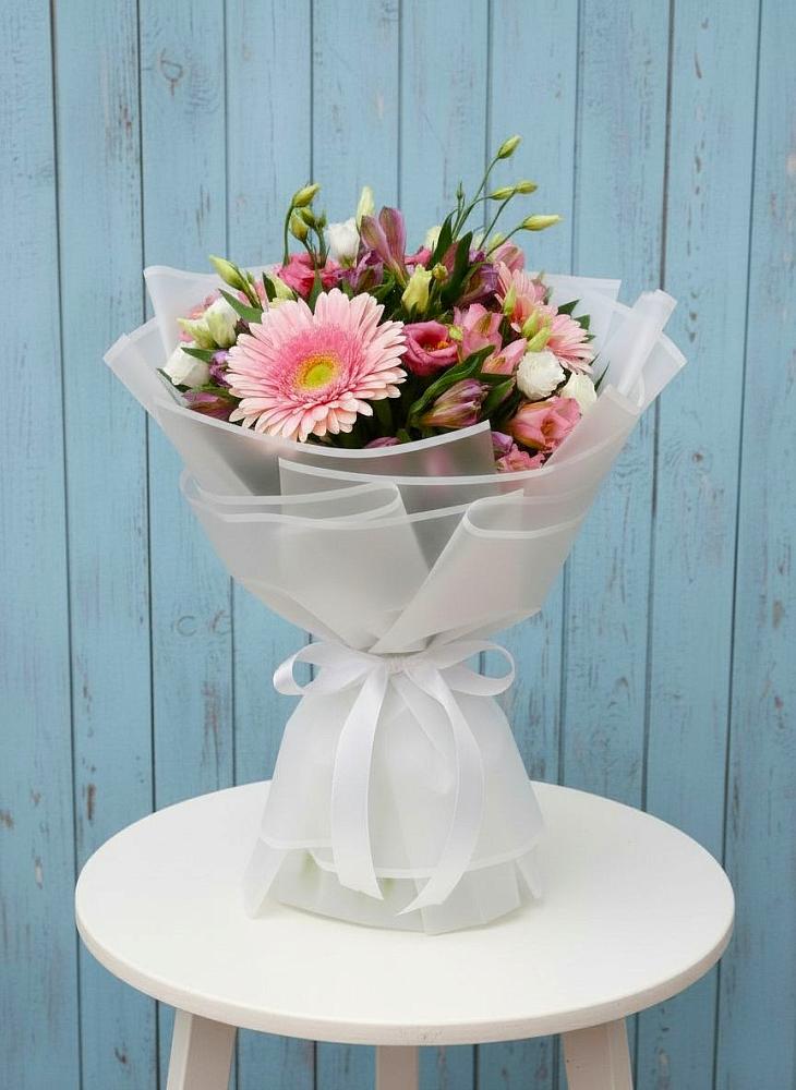 Букет цветов из: Герберы, Альстромерии и Лизиантусы в Чебургольской