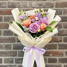 Букет цветов из:  Лизиантусы и Розы в Чебургольской