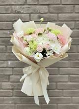 Букет цветов из:  Гвоздики, Розы, Лизиантусы и Хризантемы в Чебургольской