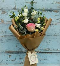 Букет цветов из:  Розы и Лизиантусы в Чебургольской