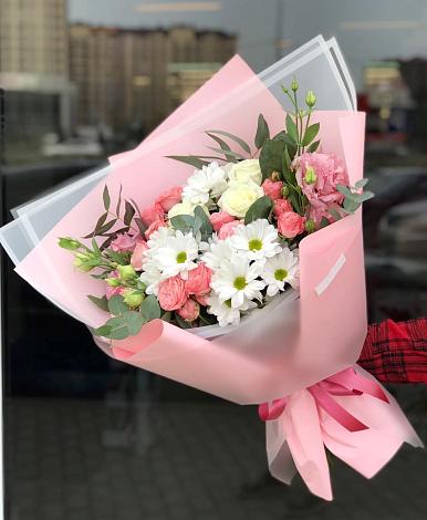 Букет цветов из: Розы, Лизиантусы и Хризантемы в Чебургольской