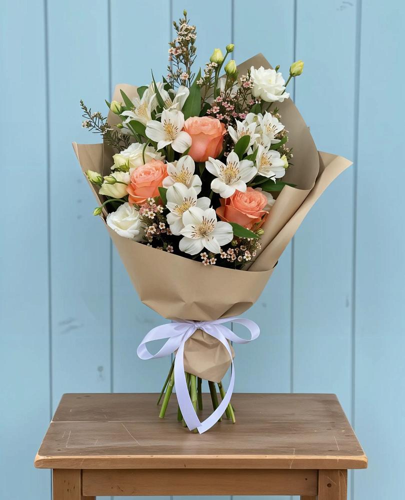 Букет цветов из: Альстромерии, Лизиантусы, Розы и Хризантемы в Чебургольской